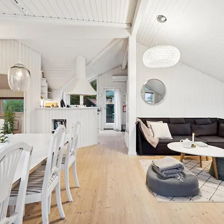 3 Bedroom Stunning In Martofte